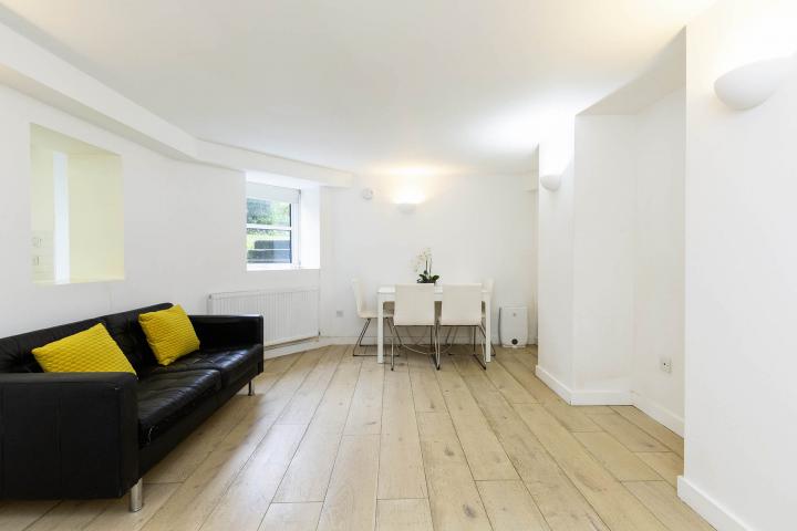 			2 Bedroom, 1 bath, 1 reception Flat			 Fairhazel Gardens, South Hampstead